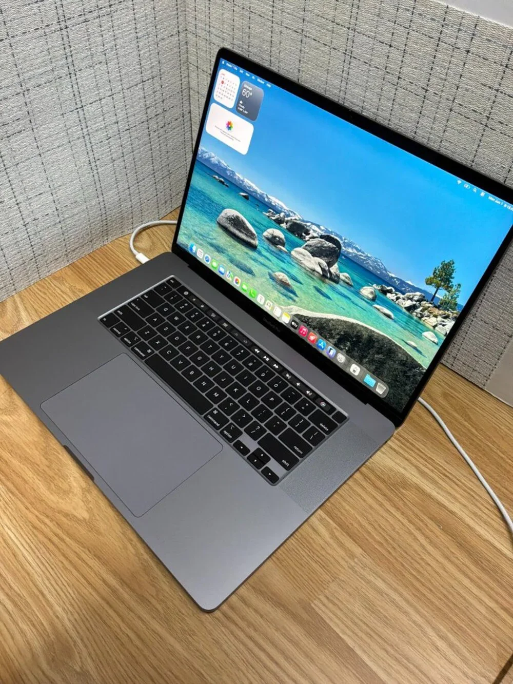 Apple MacBook Pro 16